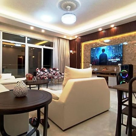 شقة فخمة وواسعة تسع عائلة كبيرة Ajman Eksteriør billede
