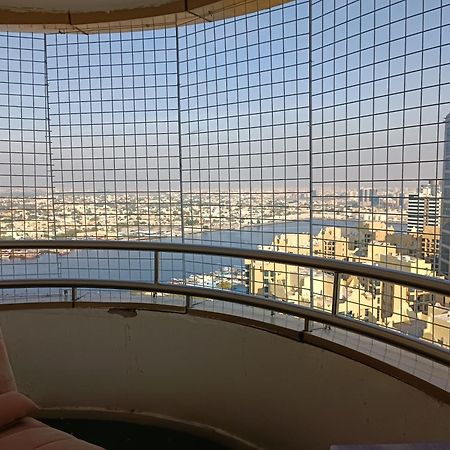 شقة فخمة وواسعة تسع عائلة كبيرة Ajman Eksteriør billede