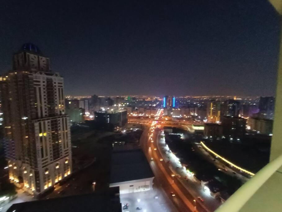 شقة فخمة وواسعة تسع عائلة كبيرة Ajman Eksteriør billede