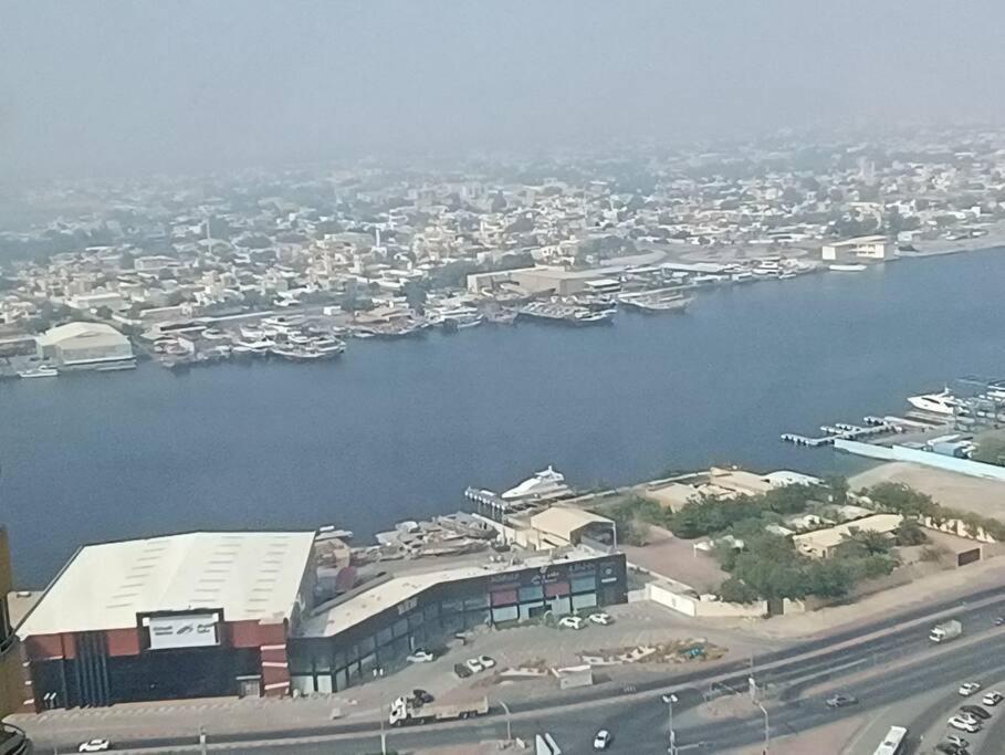 شقة فخمة وواسعة تسع عائلة كبيرة Ajman Eksteriør billede