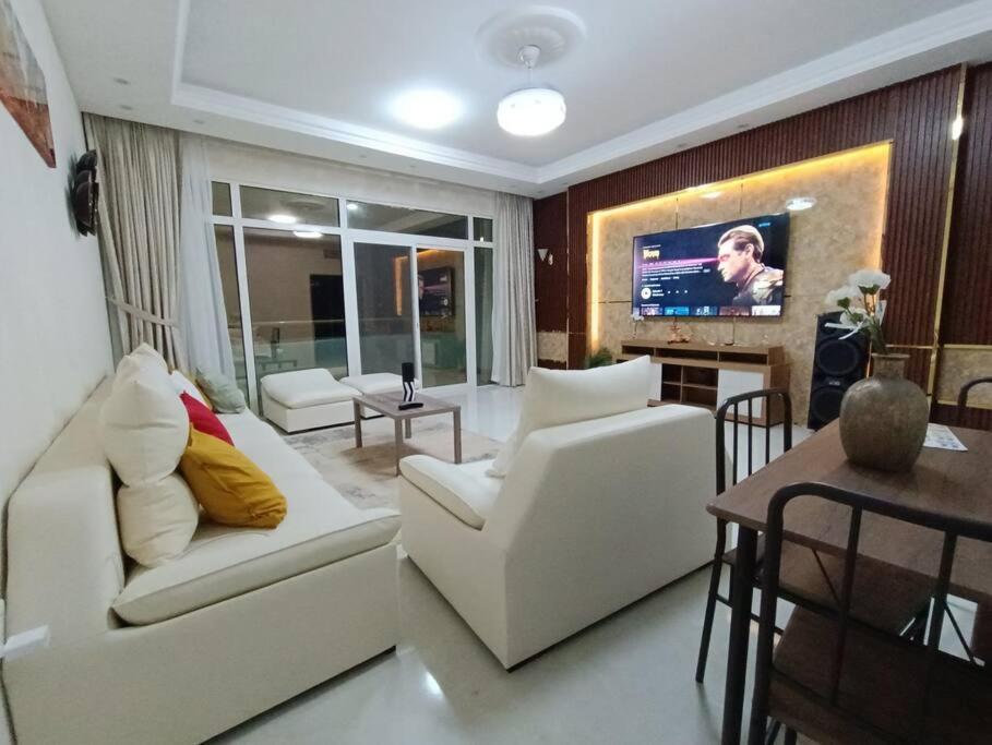 شقة فخمة وواسعة تسع عائلة كبيرة Ajman Eksteriør billede