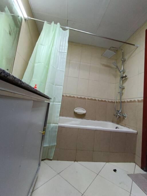 شقة فخمة وواسعة تسع عائلة كبيرة Ajman Eksteriør billede