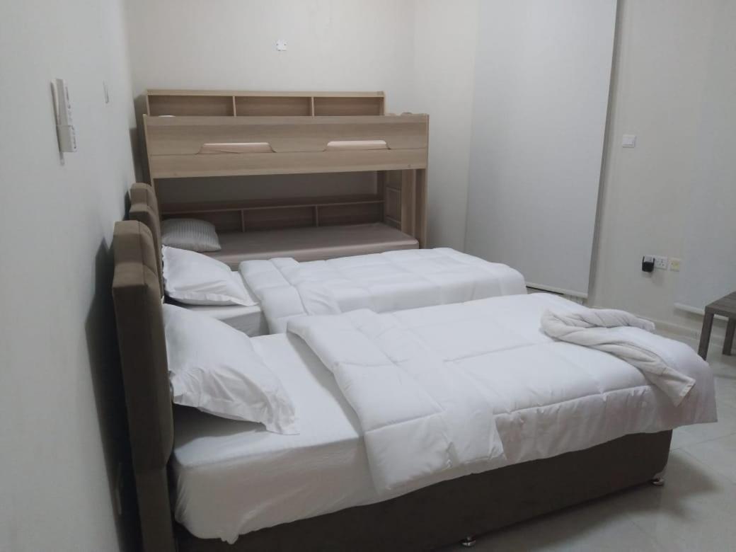 شقة فخمة وواسعة تسع عائلة كبيرة Ajman Eksteriør billede