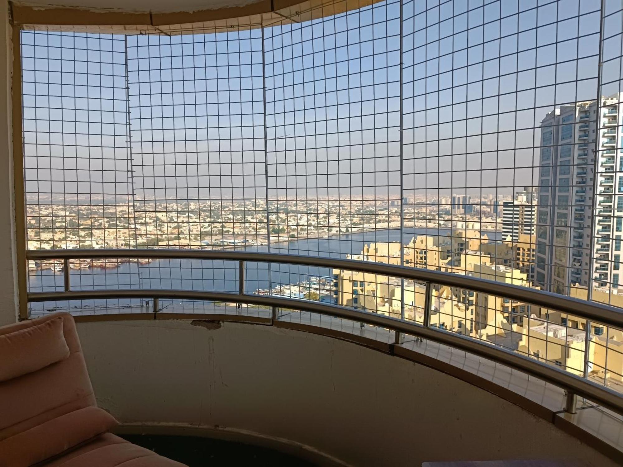 شقة فخمة وواسعة تسع عائلة كبيرة Ajman Eksteriør billede